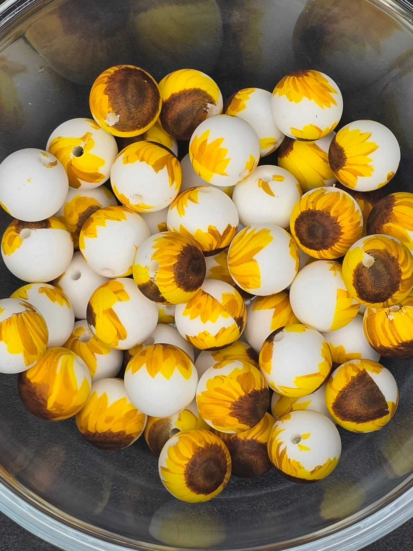 WHITE SUNFLOWER BEAD